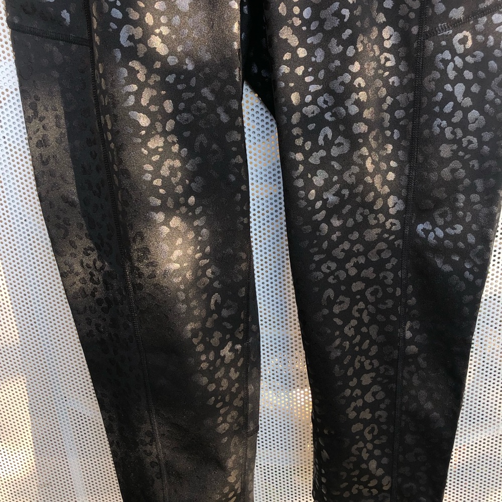 Women’s Black Leopard-Print Skinny Jeans